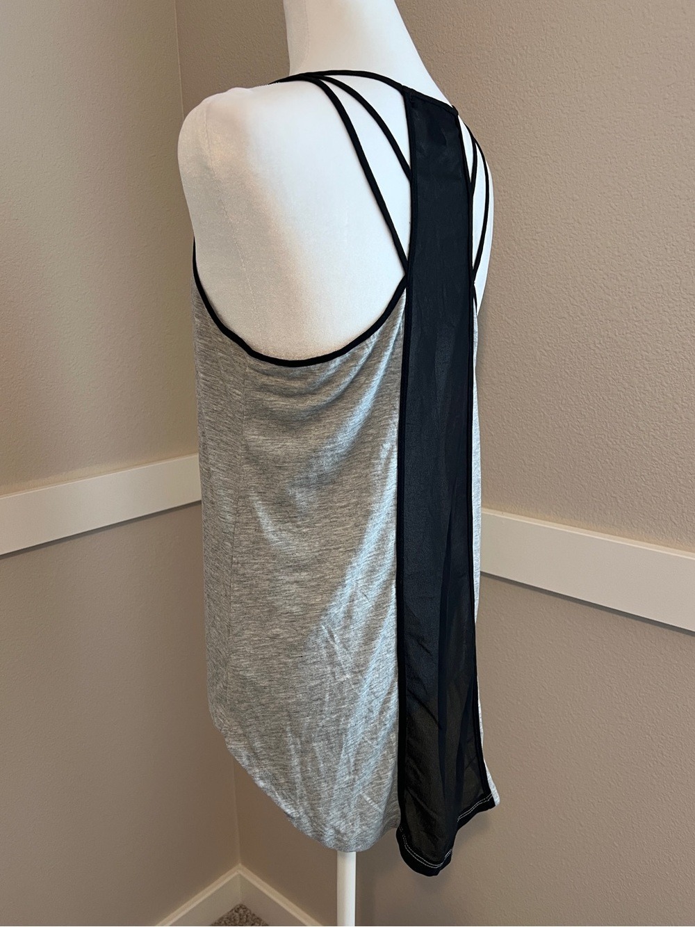 Forever 21 Heather Gray Strappy Back Activewear Tank Top - Size Medium